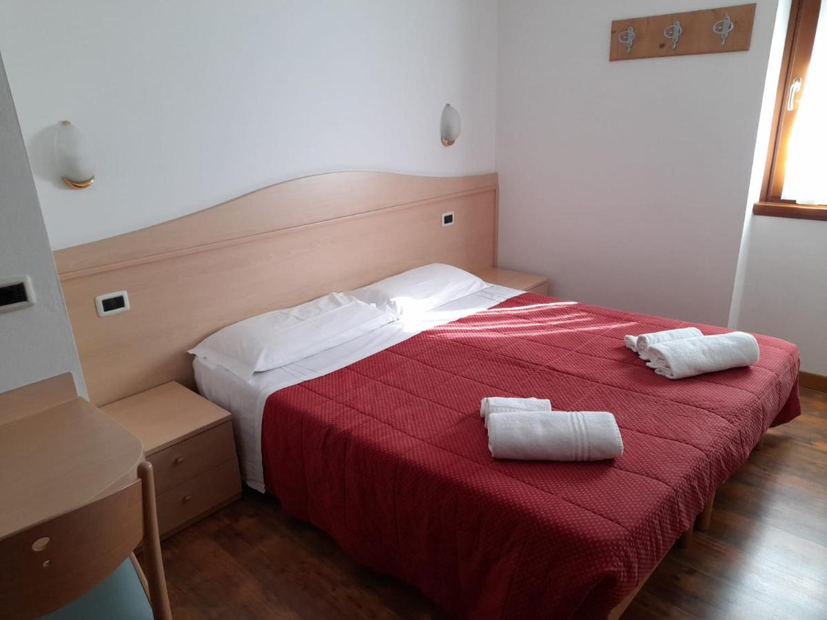 Hotel Garni B&B Maffei 平佐洛 外观 照片