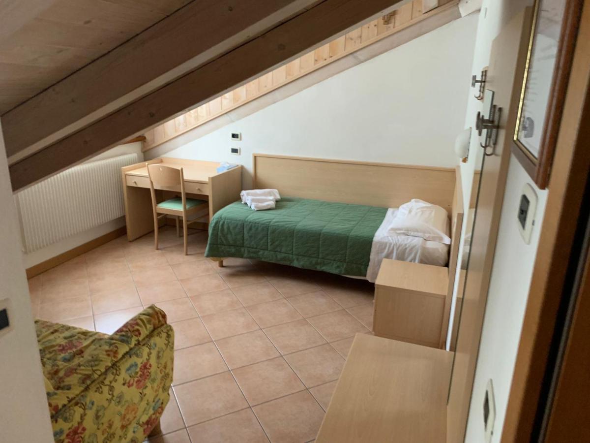 Hotel Garni B&B Maffei 平佐洛 外观 照片